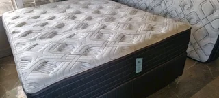 KING STANDARD LENGTH WITH MATRESS WITH BED BASES R7500