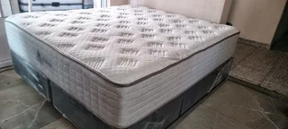 King Extra Length Top Of The Range Matress Retails In Shops For R29000 Selling For R8500