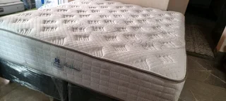 KING EXTRA LENGTH TOP OF THE RANGE MATRESS RETAILS IN SHOPS FOR R29000 SELLING FOR R8500
