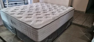 KING EXTRA LENGTH TOP OF THE RANGE MATRESS RETAILS IN SHOPS FOR R29000 SELLING FOR R8500