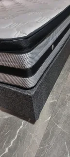 KING BED WITH 2 BASES SELLING FOR R4500