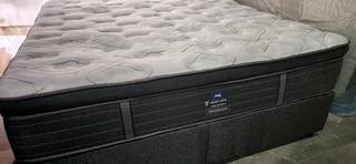 King Bed With Pillowtop Matress And Bed Bases Top Of The Range Matress R7950