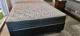 QUEEN BED WITH POCKET SPRING MATRESS PLUS BED BASE SELLING FOR R3750