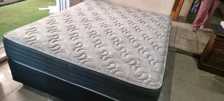 QUEEN BED WITH POCKET SPRING MATRESS PLUS BED BASE SELLING FOR R3750