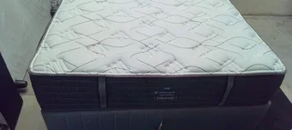 Queen Top Of The Range Pocket Spring Matress Extra Lenght Selling For R5500