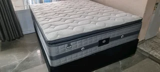 QUEEN BED WITH THICK HEAVY DUTY PILLOWTOP MATRESS AND BASE R4500