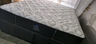 KING BED WITH POCKET SPRING TOP OF THE RANGE MATRESS AND BASES