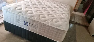 Top Of The Range Double Pocket Spring Matress And Base R5500