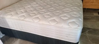TOP OF THE RANGE DOUBLE POCKET SPRING MATRESS AND BASE R5500