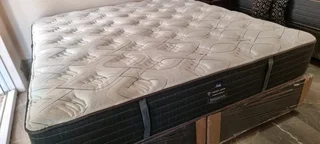 Top Of The Range King Pillowtop  Matress And Bases Selling For R7950 Can Deliver
