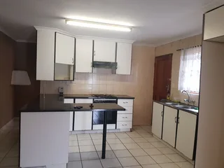 3 Bedroom Townhouse - Kenville, Border Greenwood Park