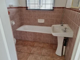 Bachelor/Studio Unfurnished Apartment - Umhlanga