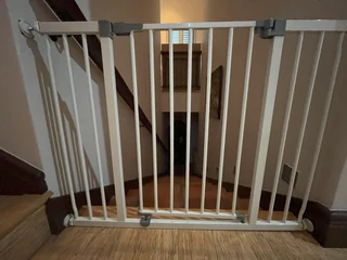 Dreambaby Liberty Baby Safety Gate - self closing