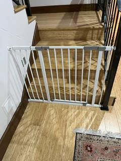 Dreambaby AVA Baby safety gate - self closing gate
