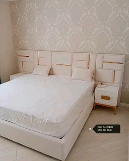 Overlapping headboard x base