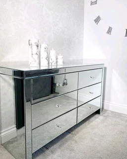 Mirrored chester of drawers
