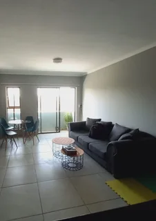 A cozy 2-bedroom apartment to rent for R10000