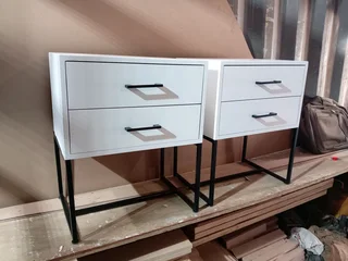 Classic pedestals /nightstands /side tables