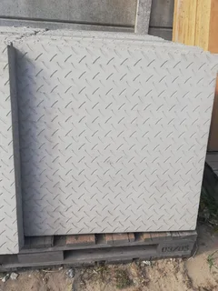 450X450X50MM VASTRAP PAVERS &#64; R25 - 00 EACH