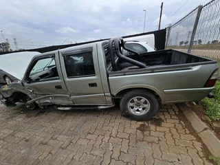 Isuzu kb280tdi 2002 model with 4jb1 engine  stripping for spares code 2