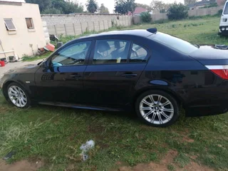 BMW 530i automatic petrol engine , 270 000km.R55 000
