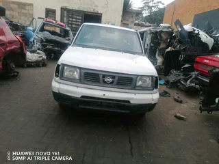 Nissan Hardbody ka24 stripping for spares