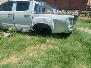 Isuzu 3.0l DMax 2013 model with 4jj1 engine stripping for spares code 2