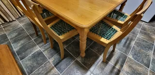 Oak dinning room table for sale.