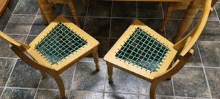 Oak dinning room table for sale.