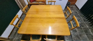 Oak dinning room table for sale.