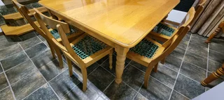 Oak dinning room table for sale.