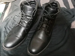 Size 10 men's smart boots.