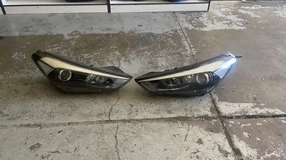 HYUNDAI TUCSON XG 2015-2017 HALOGEN BOTH HEADLIGHTS ASSEMBLY