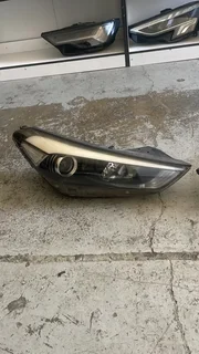 HYUNDAI TUCSON XG 2015-2017 HALOGEN BOTH HEADLIGHTS ASSEMBLY