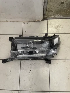 For Toyota Land Cruiser LC200 2016-2021 Front Headlights Head Light Lamp 2pcs for sale