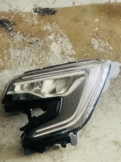 MAHINDRA XUV 700 LEFT SIDE HEADLIGHT FOR SALE