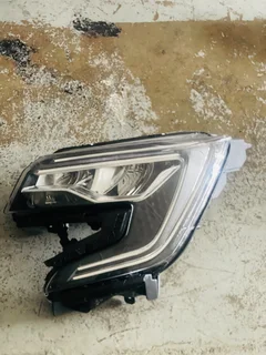 MAHINDRA XUV 700 LEFT SIDE HEADLIGHT FOR SALE