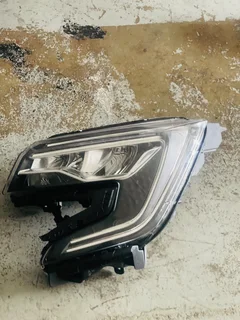 MAHINDRA XUV 700 LEFT SIDE HEADLIGHT FOR SALE
