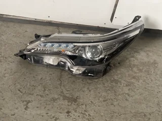 LEFT SIDE GENUINE TOYOTA NEW FORTUNER 2015-17 HEADLIGHT BI-BEAM LED.