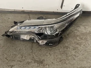 LEFT SIDE GENUINE TOYOTA NEW FORTUNER 2015-17 HEADLIGHT BI-BEAM LED.