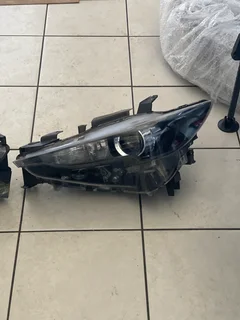 2017-2021 MAZDA CX-5 HEADLIGHT  LEFT AND RIGHT.