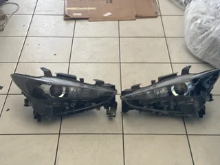 2017-2021 MAZDA CX-5 HEADLIGHT  LEFT AND RIGHT.