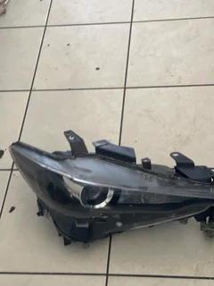 2017-2021 MAZDA CX-5 HEADLIGHT  LEFT AND RIGHT.