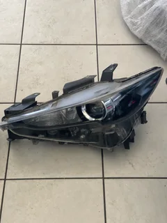 2017-2021 MAZDA CX-5 HEADLIGHT  LEFT AND RIGHT.