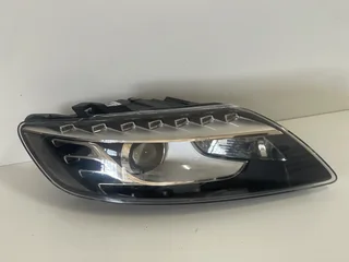 2010- 2015 AUDI Q7 RIGHT PASSENGER SIDE HEADLIGHT.