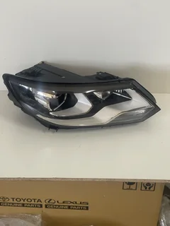VW Volkswagen Tiguan left &amp; Right 2pcs xenon Headlights 2012-2016.
