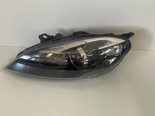 Left xenon headlight Volvo V40 2012-2018 .