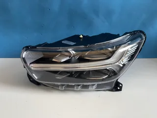 VOLVO XC40 FRONT HEADLIGHT HEADLAMP LEFT SIDE .