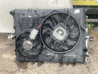 2005-2010 Audi Q7 Radiator Set Used Oem 7l 6 121 253b.