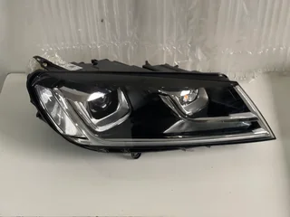VW Volkswagen Touareg Xenon both side Headlights.